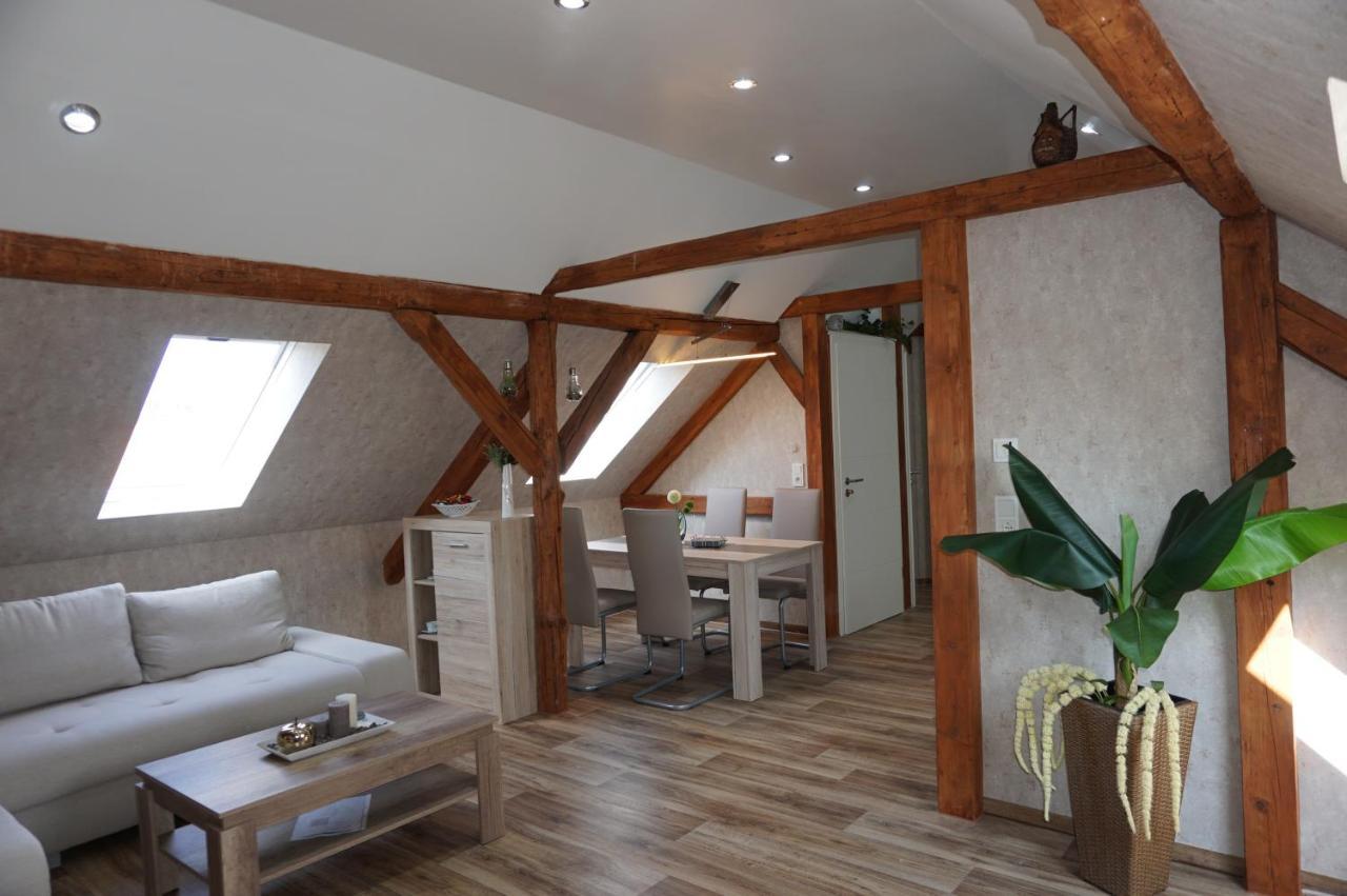 Aussergewoehnliche Dachgeschosswohnung เคอนิกสลูทเทอร์ อัม เอล์ม ภายนอก รูปภาพ