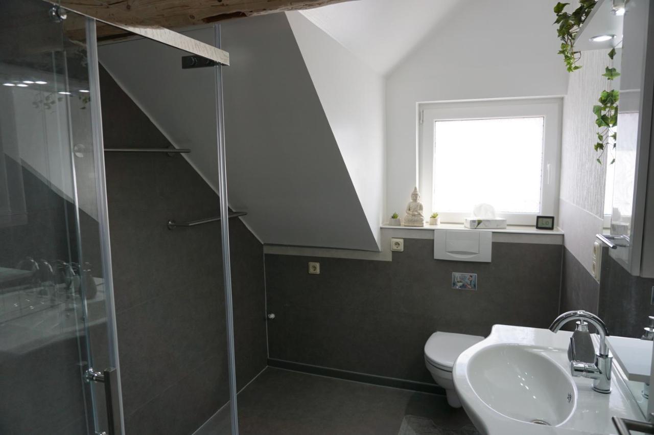Aussergewoehnliche Dachgeschosswohnung เคอนิกสลูทเทอร์ อัม เอล์ม ภายนอก รูปภาพ