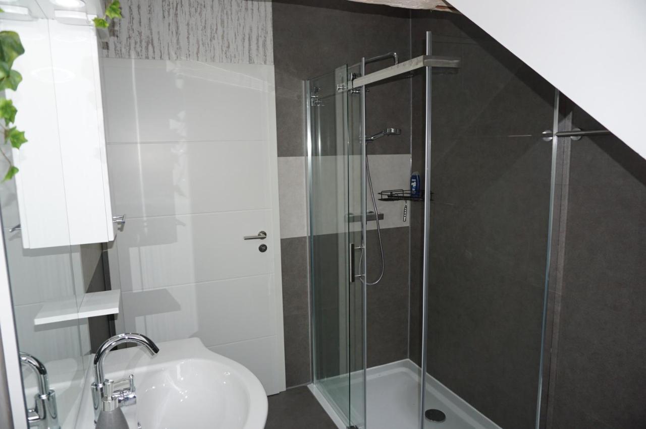Aussergewoehnliche Dachgeschosswohnung เคอนิกสลูทเทอร์ อัม เอล์ม ภายนอก รูปภาพ