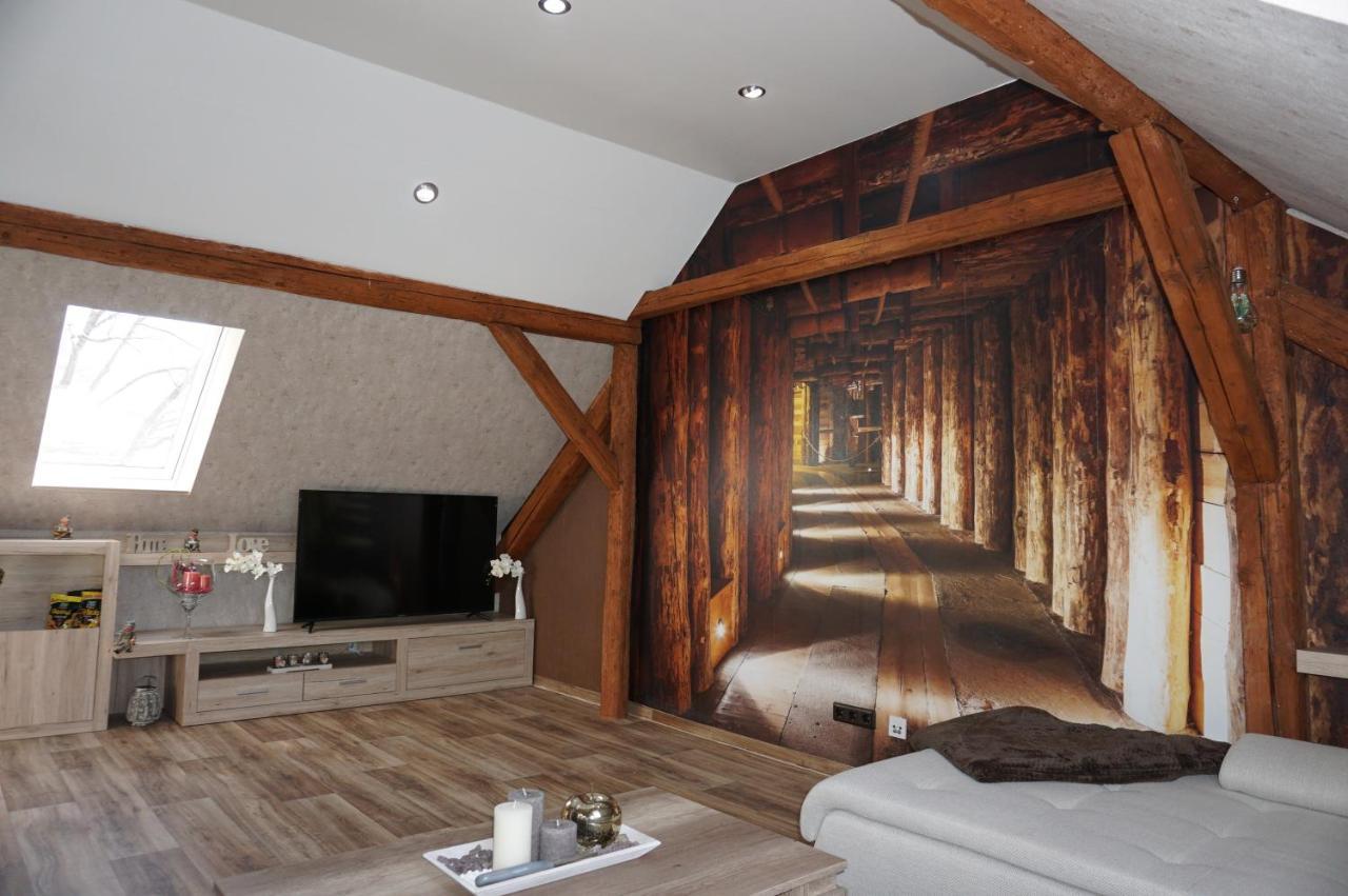 Aussergewoehnliche Dachgeschosswohnung เคอนิกสลูทเทอร์ อัม เอล์ม ภายนอก รูปภาพ