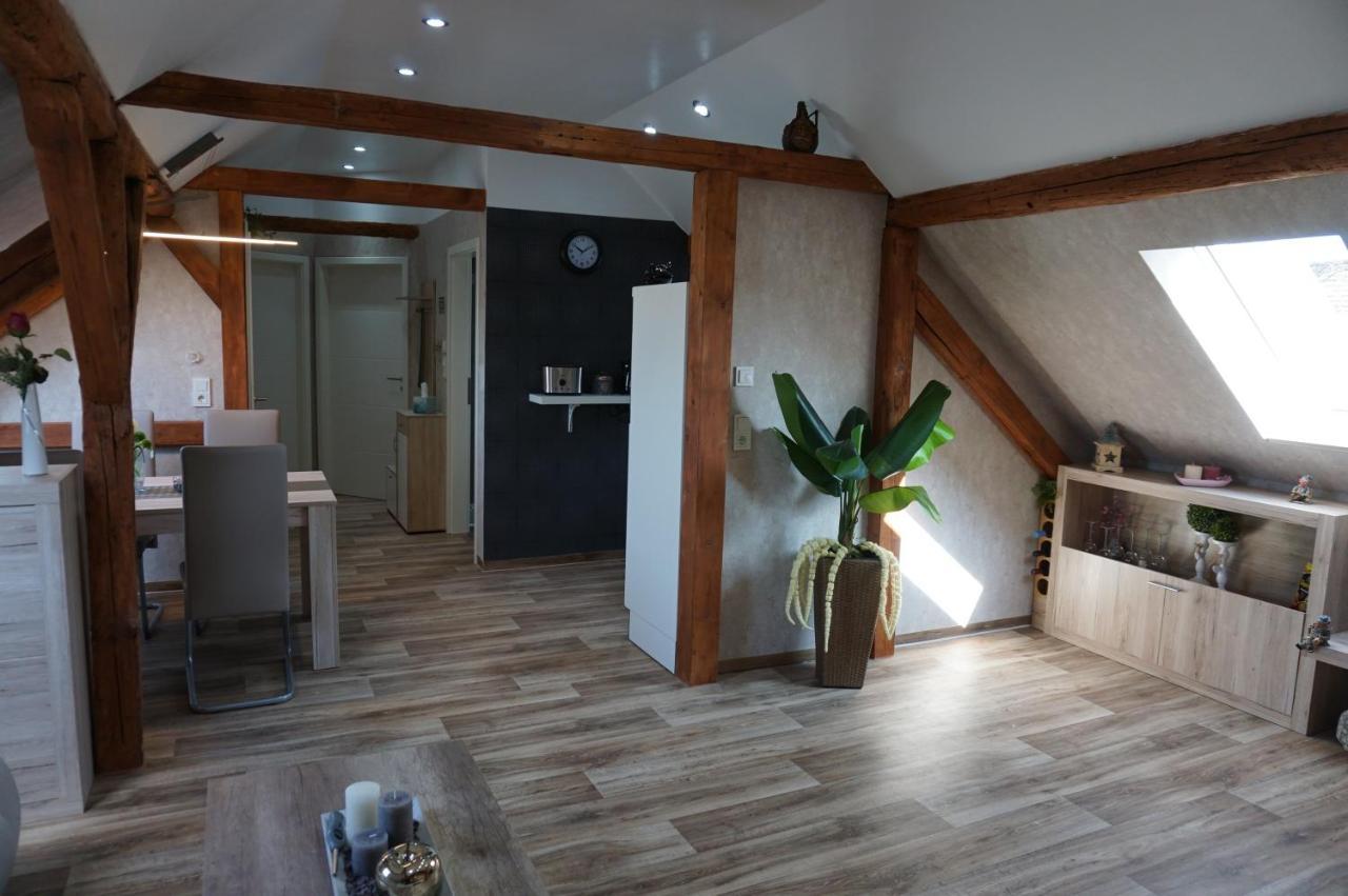 Aussergewoehnliche Dachgeschosswohnung เคอนิกสลูทเทอร์ อัม เอล์ม ภายนอก รูปภาพ